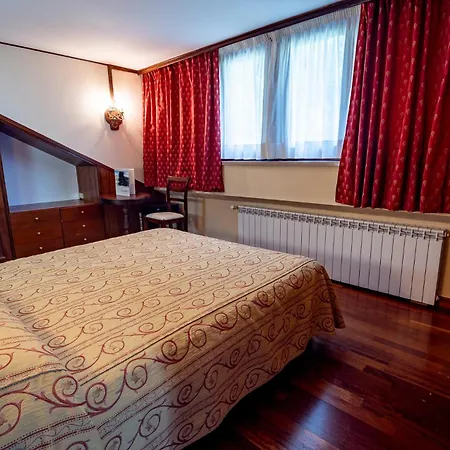 Hotel & 4*
