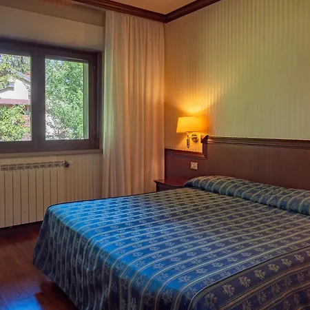 Hotel &