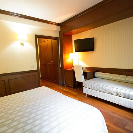 & Hotel 4*