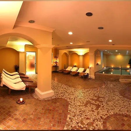 Hotel & 4*