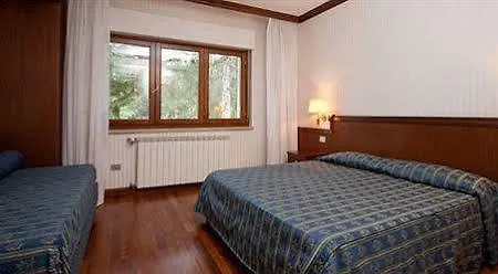 Hotel & 4*