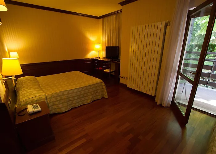 & 4* Пескассероли